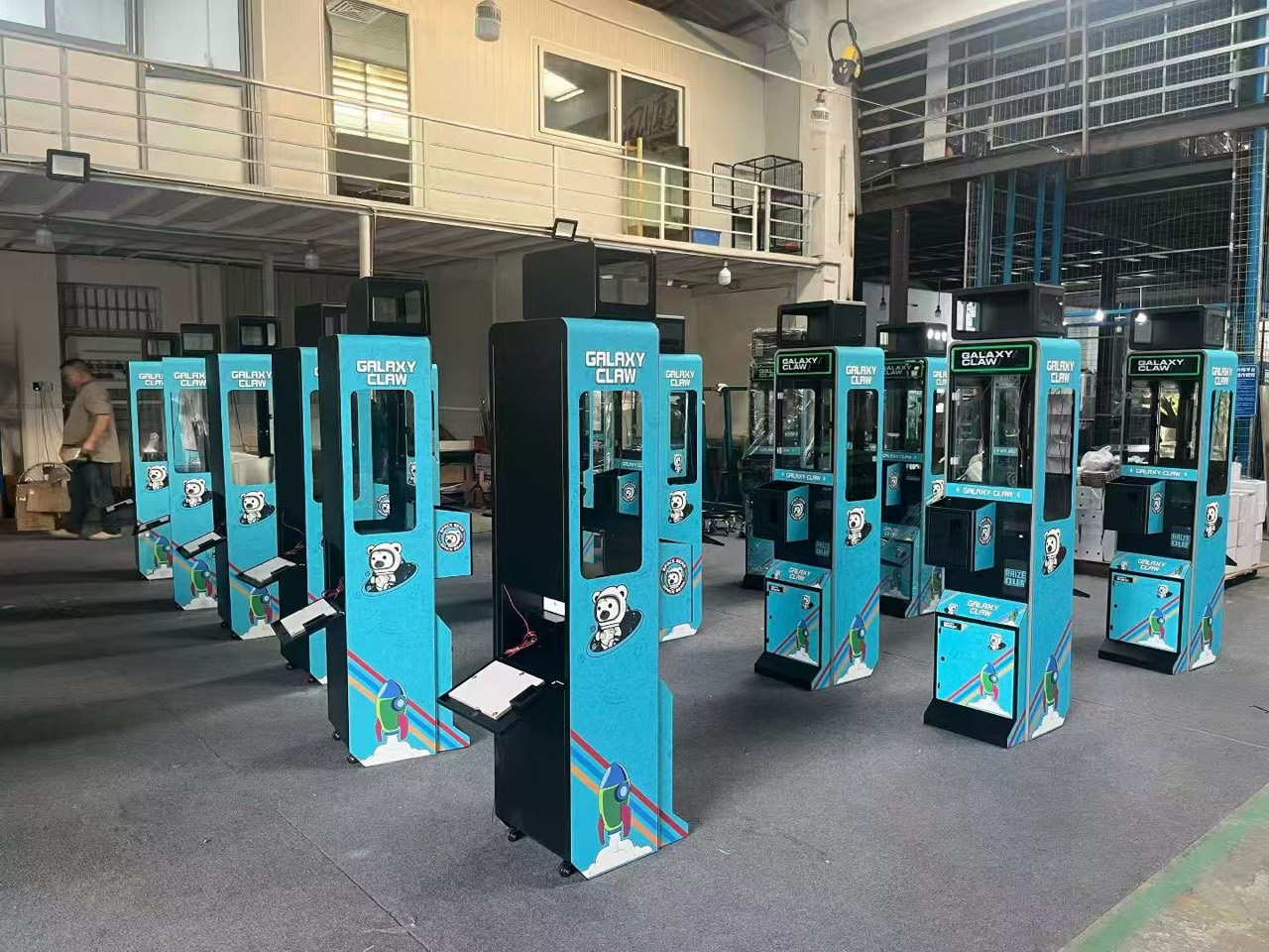 Claw machine assembly and final inspection in Colorful Fun Game factory